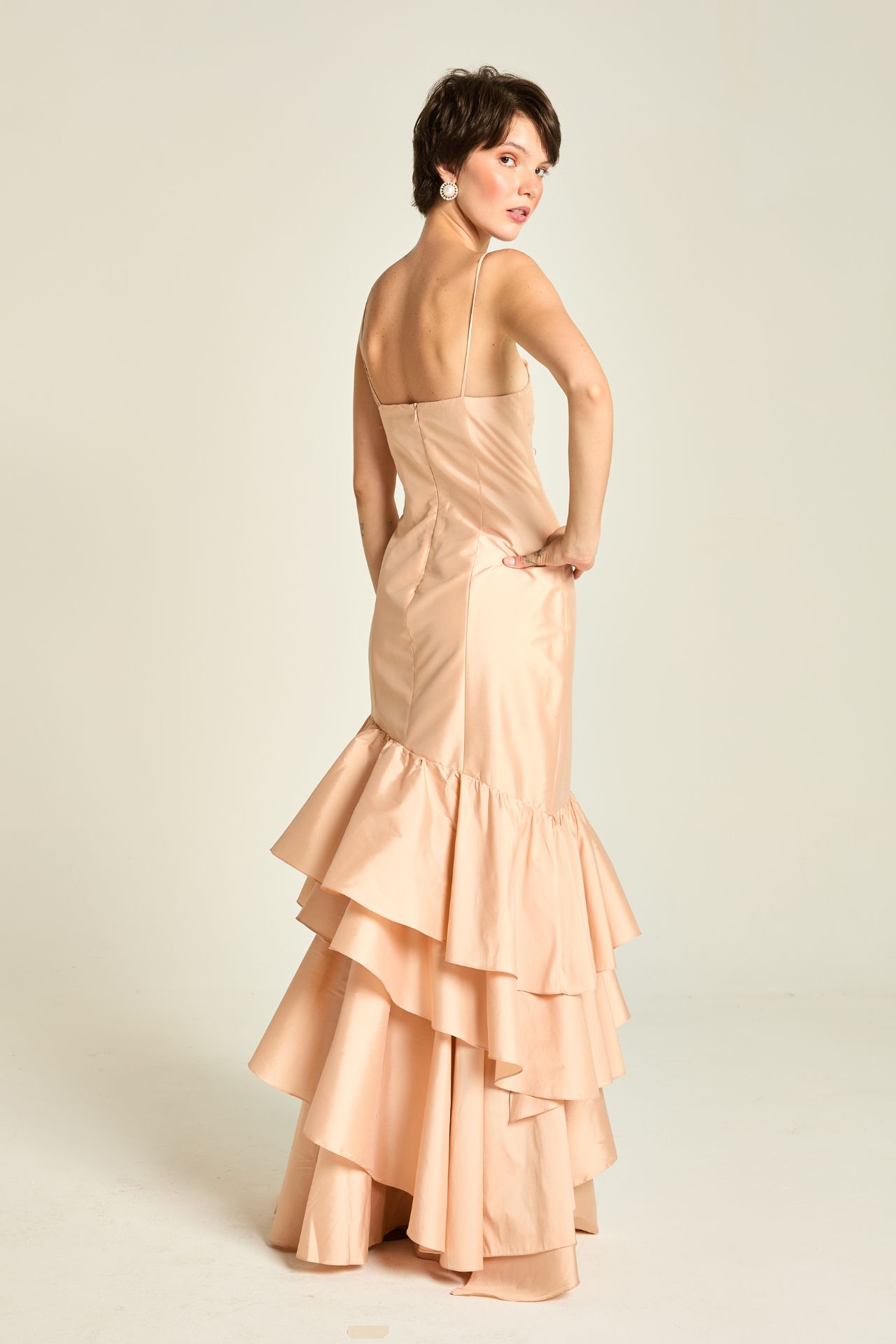 vestido tafetá champagne babados em camadas longo sereia costas Branca Boutique